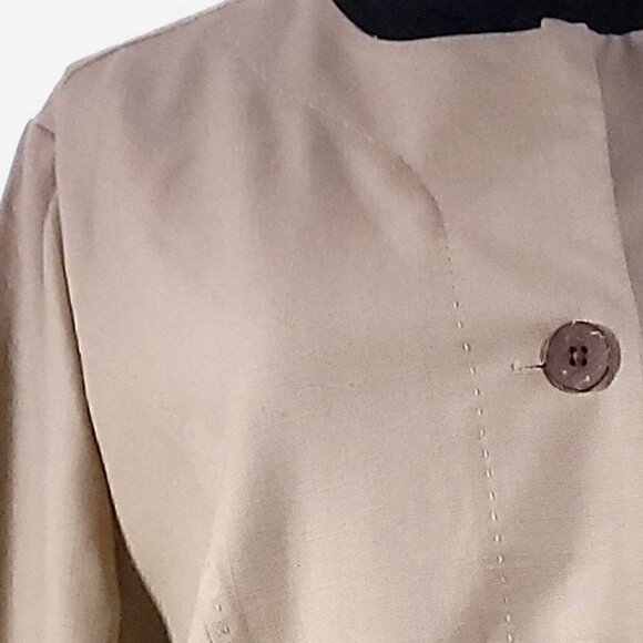 TravelSmith Women's 4 Button Tan Jacket Size L - Picture 3 of 11